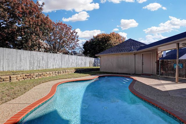 4863 Union Lake Drive, Fort Worth, TX 76137