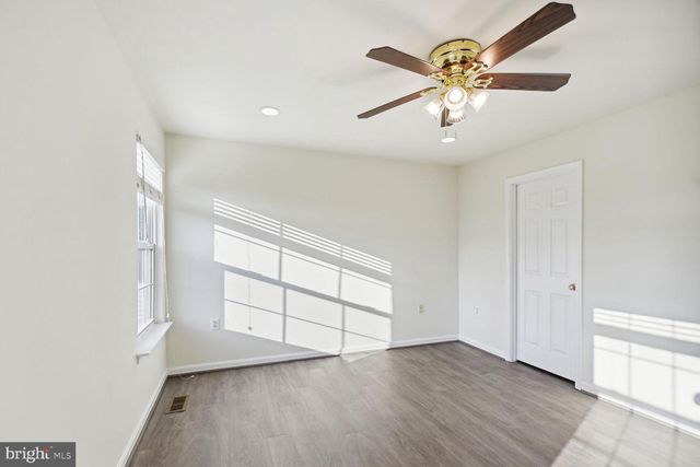 211 GOLDEN LARCH TER NE, Leesburg, VA 20176