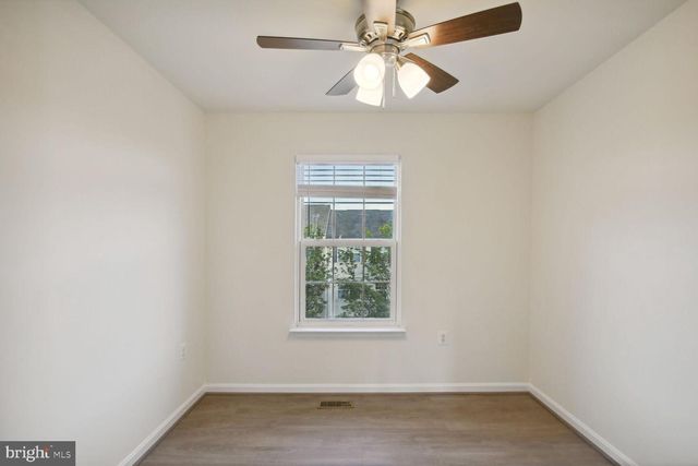 211 GOLDEN LARCH TER NE, Leesburg, VA 20176