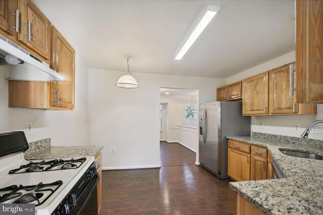 211 GOLDEN LARCH TER NE, Leesburg, VA 20176