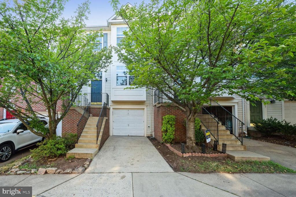 211 GOLDEN LARCH TER NE, Leesburg, VA 20176