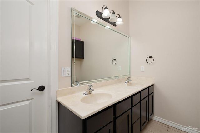 609 S Excalibur Street, Edinburg, TX 78539