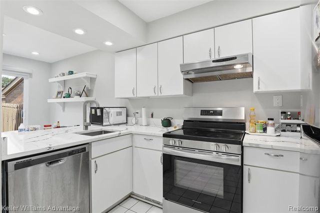 5271 Wright Way, West Bloomfield, MI 48322