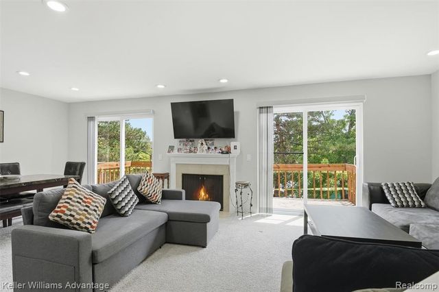 5271 Wright Way, West Bloomfield, MI 48322