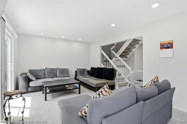 5271 Wright Way, West Bloomfield, MI 48322