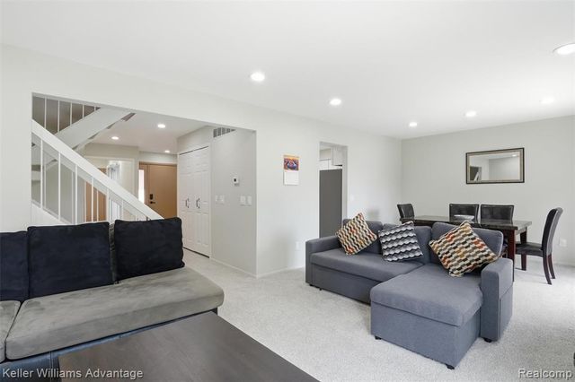 5271 Wright Way, West Bloomfield, MI 48322