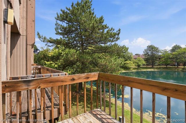 5271 Wright Way, West Bloomfield, MI 48322