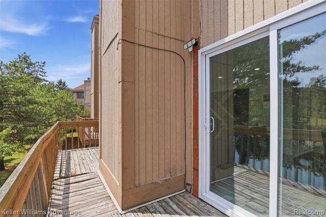 5271 Wright Way, West Bloomfield, MI 48322