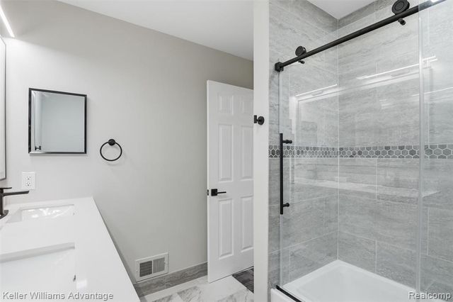 5271 Wright Way, West Bloomfield, MI 48322