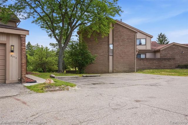 5271 Wright Way, West Bloomfield, MI 48322