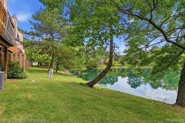 5271 Wright Way, West Bloomfield, MI 48322