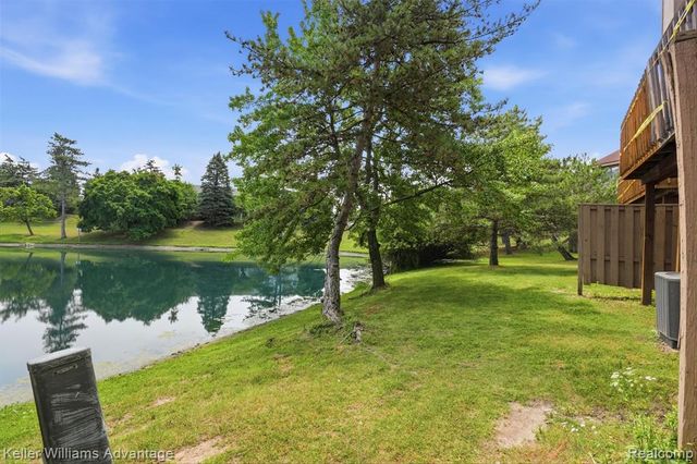 5271 Wright Way, West Bloomfield, MI 48322