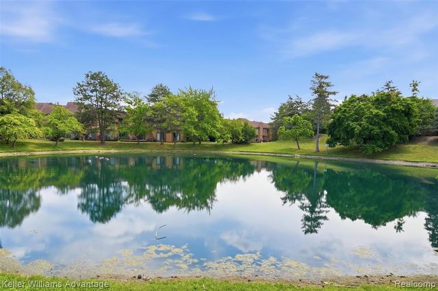 5271 Wright Way, West Bloomfield, MI 48322