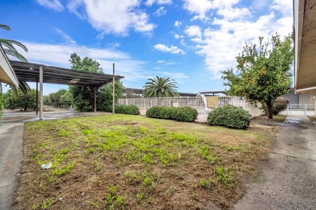 14721 E Tulare Avenue, Sanger, CA 93657