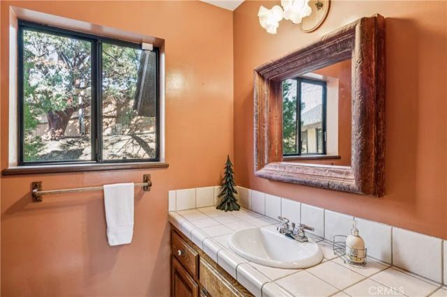 28994 North Shore, Lake Arrowhead, CA 92352