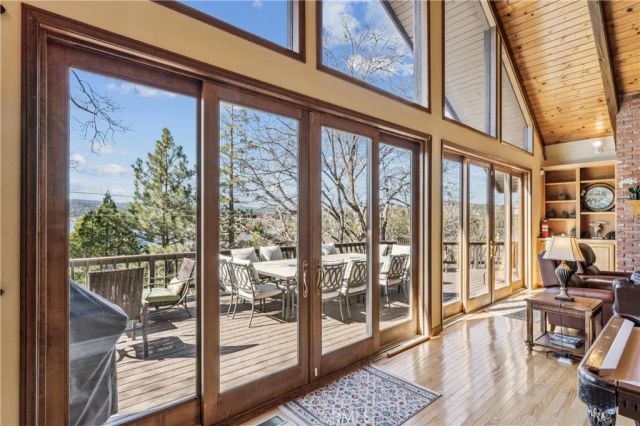 28994 North Shore, Lake Arrowhead, CA 92352
