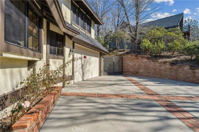 28994 North Shore, Lake Arrowhead, CA 92352