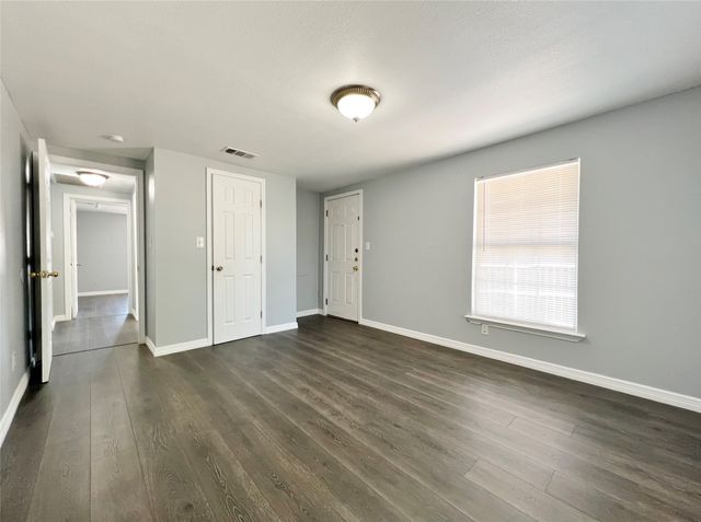 2625 E 12th Street, Fort Worth, TX 76111