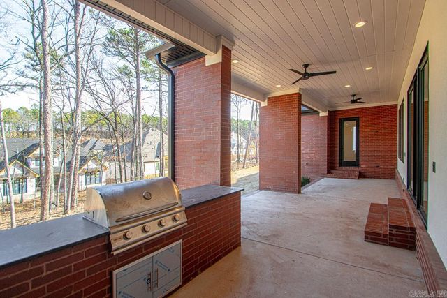 225 Abington Circle, Little Rock, AR 72223