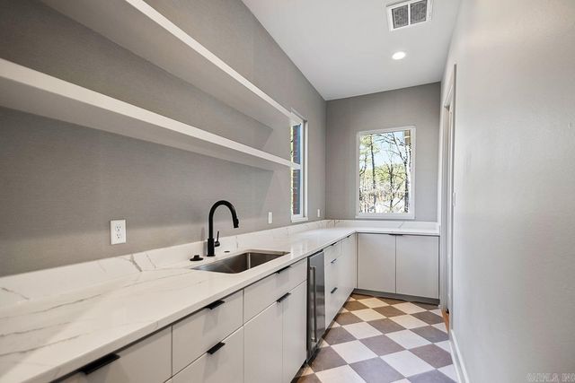 225 Abington Circle, Little Rock, AR 72223