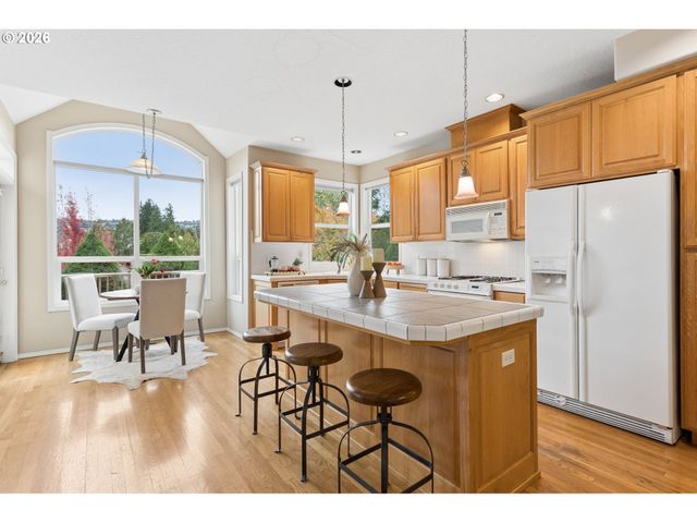 9739 Nw MARING Dr, Portland, OR 97229