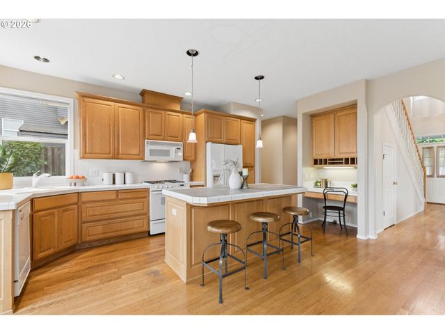 9739 Nw MARING Dr, Portland, OR 97229