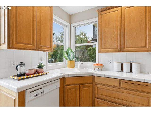 9739 Nw MARING Dr, Portland, OR 97229