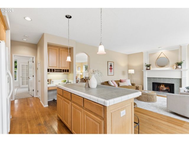 9739 Nw MARING Dr, Portland, OR 97229