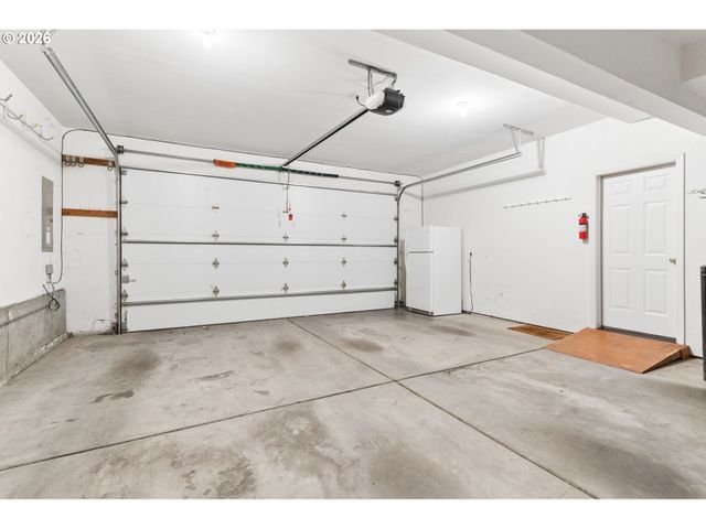9739 Nw MARING Dr, Portland, OR 97229