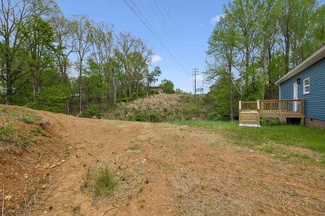 613 Hill Rd, Clarksville, TN 37040
