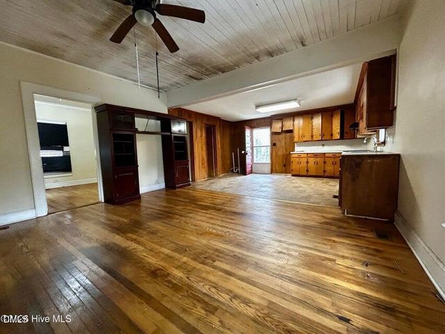 12181 Oak Avenue, Bailey, NC 27807