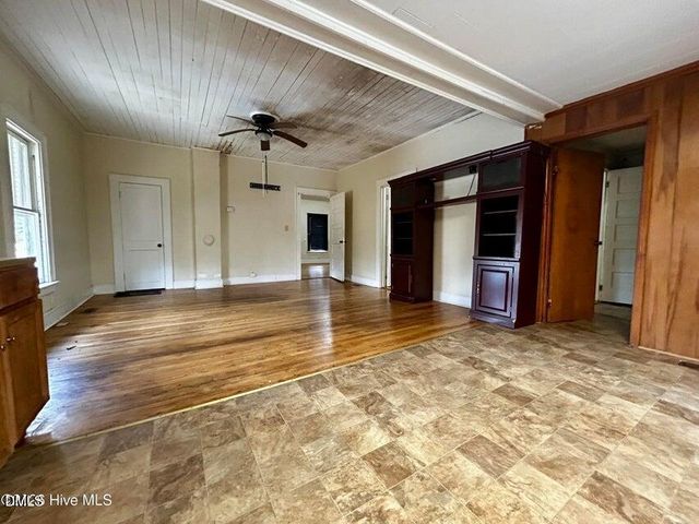 12181 Oak Avenue, Bailey, NC 27807