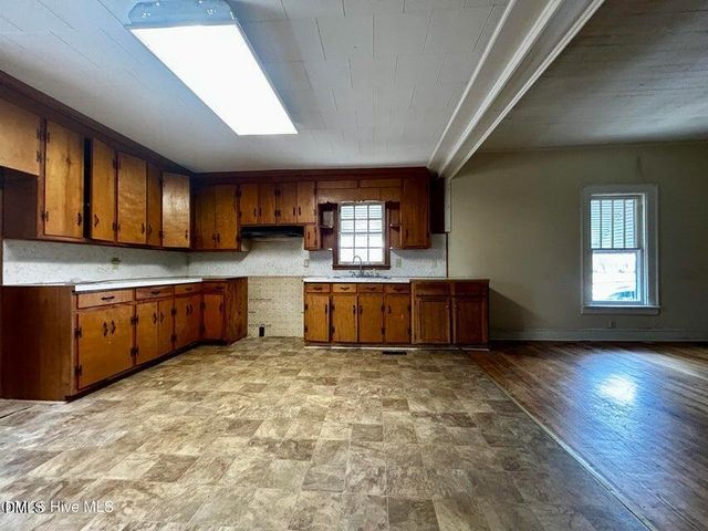 12181 Oak Avenue, Bailey, NC 27807