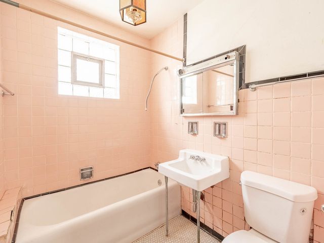 5641 W Patterson Avenue, Chicago, IL 60634