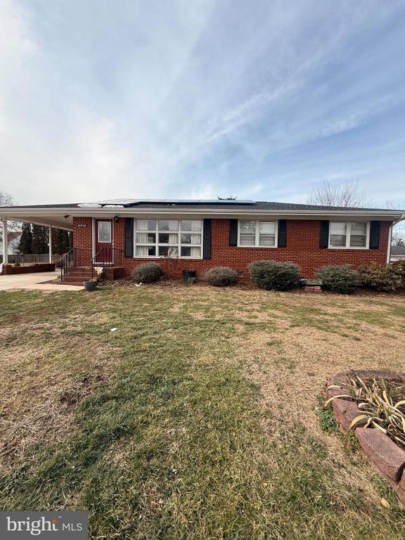 8918 VIRGINIA AVE, Manassas, VA 20110