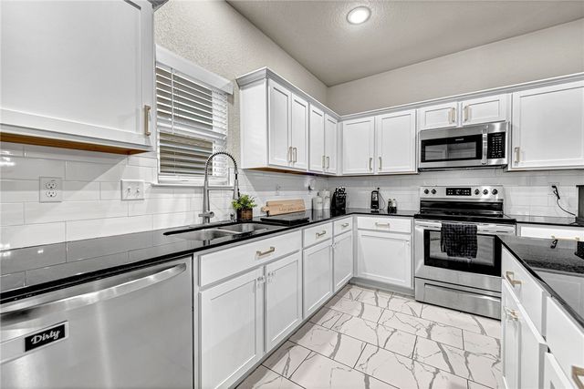 4866 W Hoover Loop, Fayetteville, AR 72704