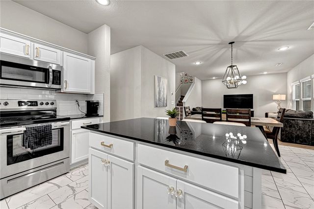 4866 W Hoover Loop, Fayetteville, AR 72704