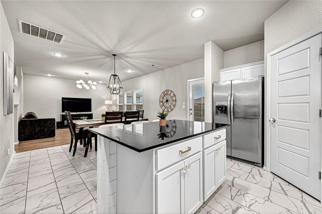 4866 W Hoover Loop, Fayetteville, AR 72704