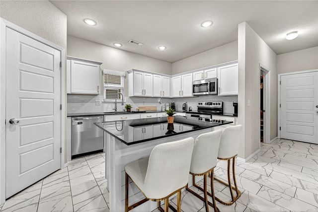 4866 W Hoover Loop, Fayetteville, AR 72704