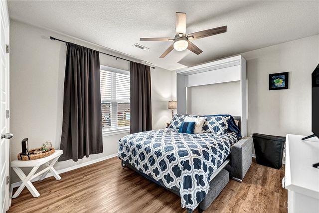 4866 W Hoover Loop, Fayetteville, AR 72704