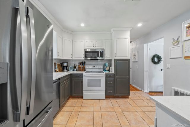 5 Magnolia Lane, Miller Place, NY 11764