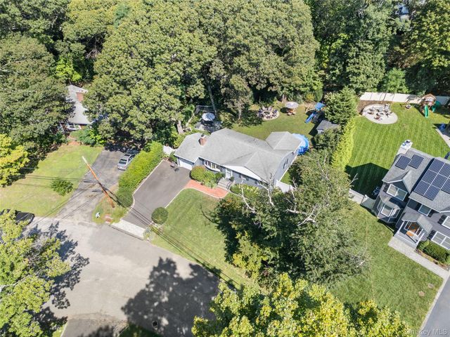 5 Magnolia Lane, Miller Place, NY 11764