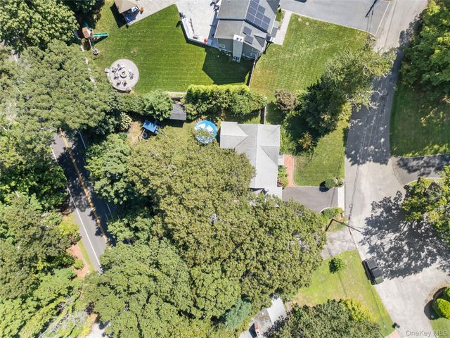 5 Magnolia Lane, Miller Place, NY 11764