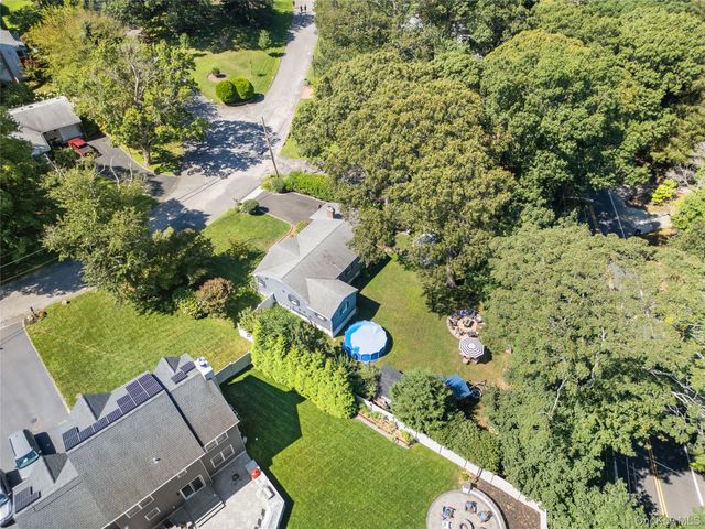 5 Magnolia Lane, Miller Place, NY 11764