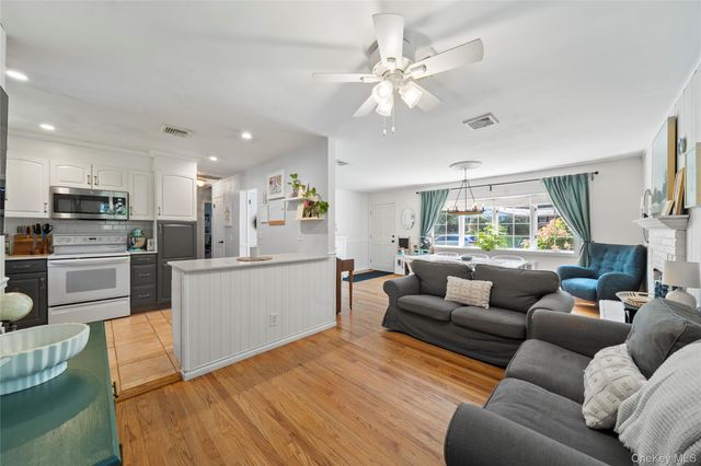 5 Magnolia Lane, Miller Place, NY 11764