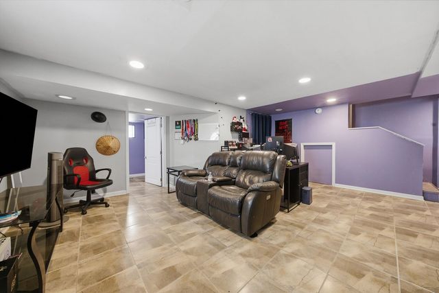 8716 S Richmond Avenue, Evergreen Park, IL 60805