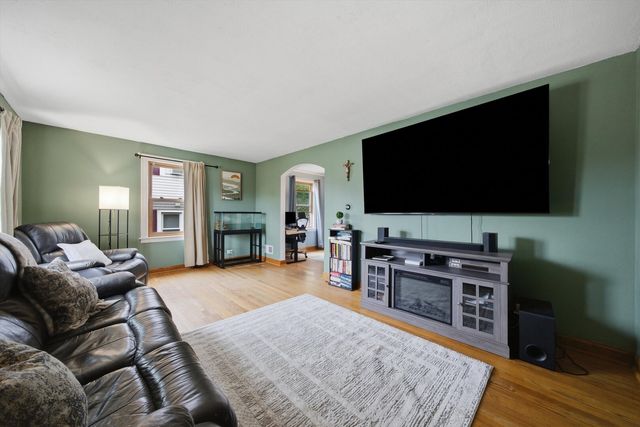 8716 S Richmond Avenue, Evergreen Park, IL 60805