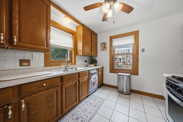 8716 S Richmond Avenue, Evergreen Park, IL 60805