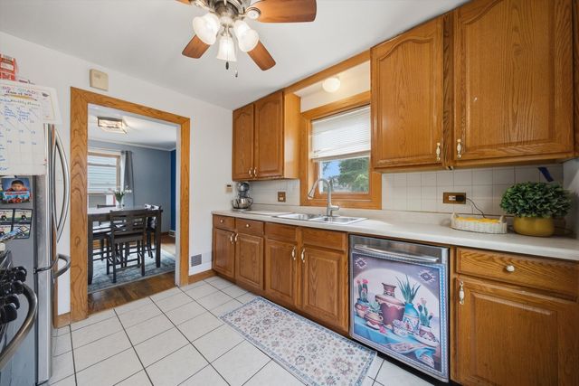 8716 S Richmond Avenue, Evergreen Park, IL 60805