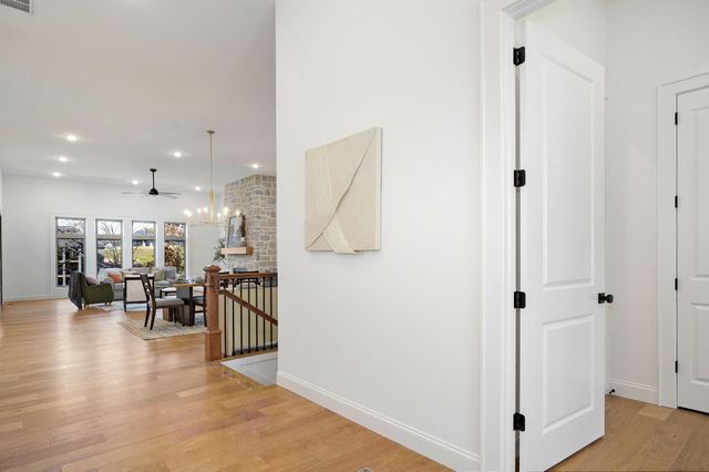 6041 S Dollison Avenue, Springfield, MO 65810